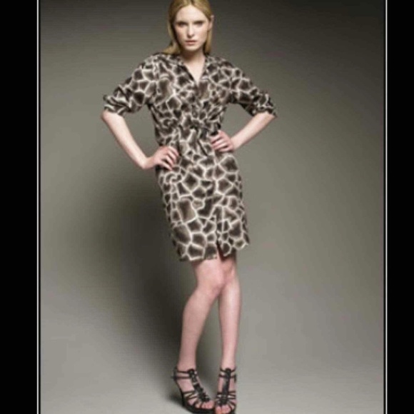 Elie Tahari Dresses & Skirts - Elie Tahari Maya Giraffe print Safari Dress